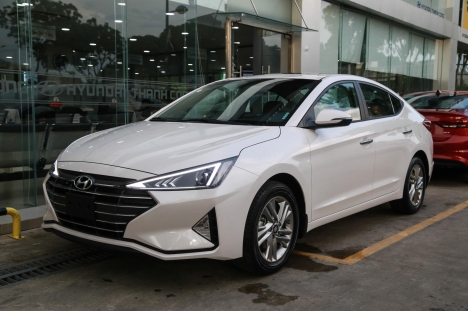 Elantra. Phân khúc hạng C, giảm giá 40 triệu kèm lì xì.