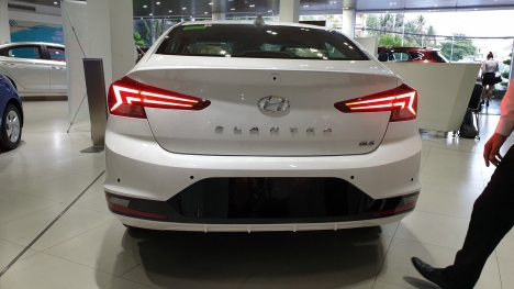 Elantra. Phân khúc hạng C, giảm giá 40 triệu kèm lì xì.