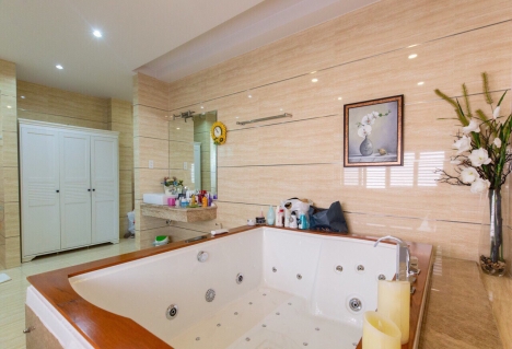 Bán gấp nhà MT Trần Nhật Duật, phường Tân Định, Quận 1, hầm 5 lầu, giá 30 tỷ