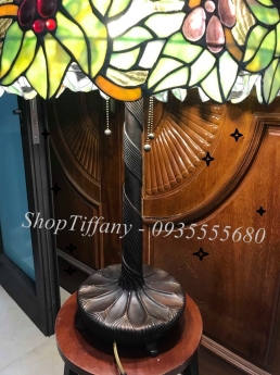 Đèn bàn tiffany họa tiết nho rủ.