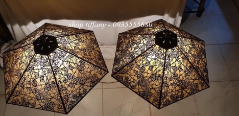 Còn dư đôi chao đèn tiffany mỹ xưa.