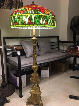 Đèn tiffany hoa tuylip chân đồng cổ Pháp