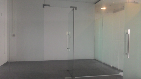 Bán cửa kính cường lực văn phòng giá tốt