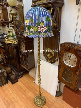 Đèn tiffany hoa sen rủ của Pháp.