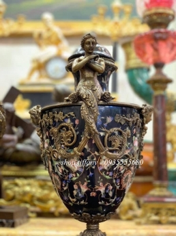 Cặp bình cup gốm Bỉ hoa văn vẽ tay