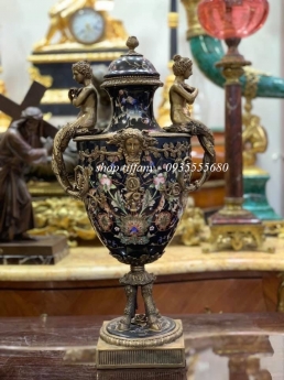 Cặp bình cup gốm Bỉ hoa văn vẽ tay