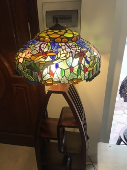 Đèn sàn Tiffany độc lạ.
