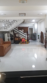 Bán nhà 27/8 Gần trạm Y tế P.8, Q. Gò Vấp, đường Quang Trung vào 80m. Dt 5×14= 70m2. 3 lầu, 6 phòng