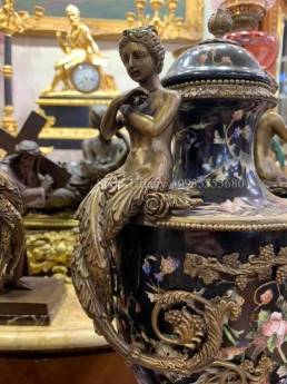 Cặp bình gốm mạ đồng từ Bỉ