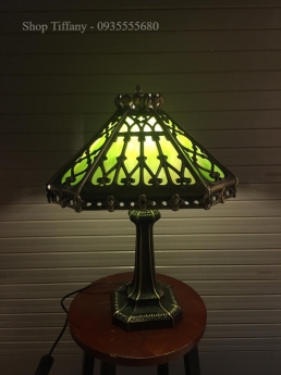 Đèn bàn tiffany họa tiết ô cửa sổ cổ