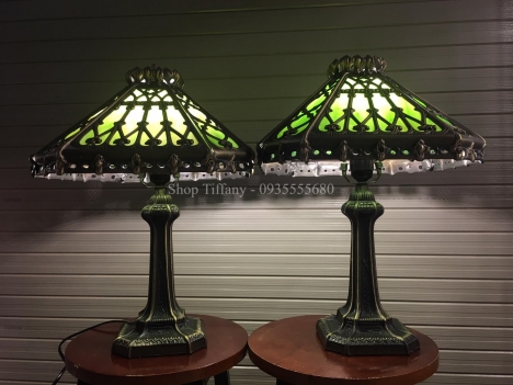 Đèn bàn tiffany họa tiết ô cửa sổ cổ