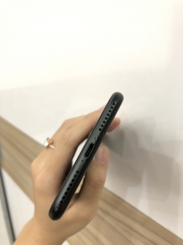 Bán lại giá rẻ iPhone 7plus 32GB quốc tế đen nhám