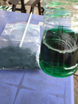 bột màu tan hoàn toàn trong nước