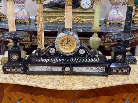 Giao lưu bộ đồng hồ đá cổ xưa.