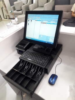 Bán máy tính tiền ở quầy thu ngân cho tiệm Nail giá rẻ tại Tân Phú