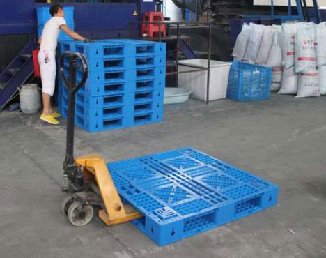 pallet nhựa công nghiệp 1 mặt kê hàng giá rẻ