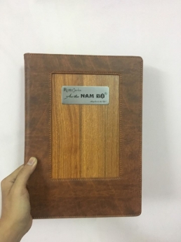 In Đăng Nguyên Sài Gòn chuyên in menu bìa da