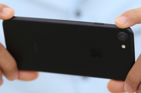 Tablet Dĩ An bán iphone 7 cũ giá tốt