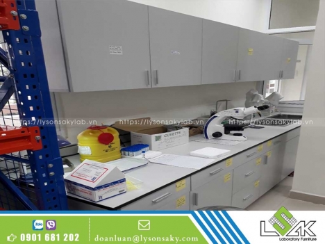 Bàn thí nghiệm bệnh viện tiêu chuẩn ISO