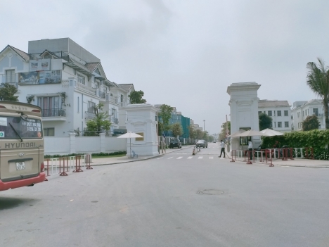 Nhà Việt Hưng, 65 m2, 3.5 tầng, rẻ 3.3 tỷ, gần Vinhome The Harmony, tăng giá cao.