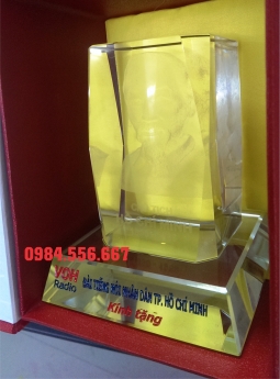 Pha Lê Cao Cấp Khắc Lazer 3D Hình Ảnh Logo Theo Yêu Cầu