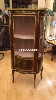tủ kính cổ của Pháp