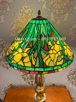 Đèn Cổ Hoa Leo Chân Đồng Của Pháp.