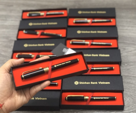 Các loại bút kim loại và dịch vụ khắc laser trên bút