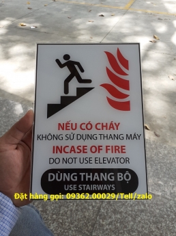 Biển chỉ dẫn mica siêu tiện ích