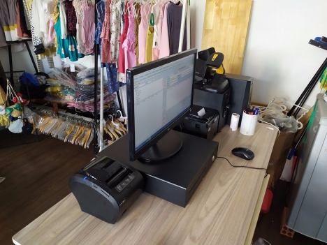trọn bộ máy tính tiền giá rẻ dùng cho  shop quần áo,giày dép,mỹ phẩm giá rẻ