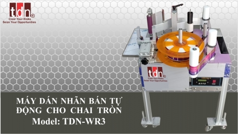 Máy dán nhãn chai