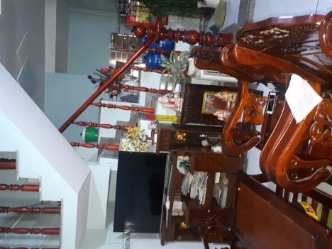 Nhà cho thuê trong hẽm  ngang 4m dài 14m, 1 trệt., 1 lầu. Một phòng khách, một nhà ăn, 1 phòng bếp,