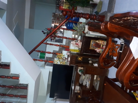 Nhà cho thuê trong hẽm  ngang 4m dài 14m, 1 trệt., 1 lầu. Một phòng khách, một nhà ăn, 1 phòng bếp,