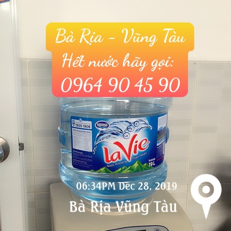 Mua 1 máy nóng lạnh, tặng 5 bình nước khoáng Lavie trị giá 550.000 đồng