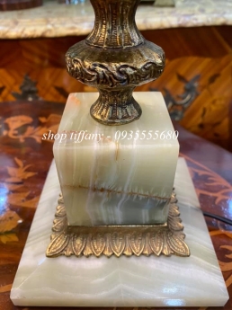 Giao lưu cặp đèn bàn Tiffany.