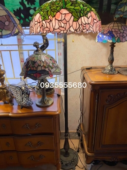 Đèn tiffany họa tiết hoa hồng rủ xuất xứ Mỹ