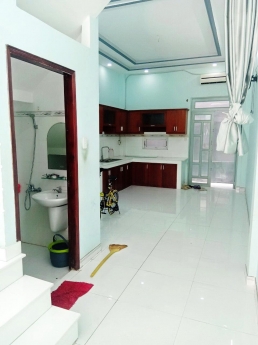 Cho Thuê Giá Rẻ Nhà 3 Lầu 5PN, MT Đường Số TQ, Quận 7