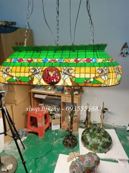 Giao lưu em đèn thả tiffany hoạ tiết ngộ nghĩnh.