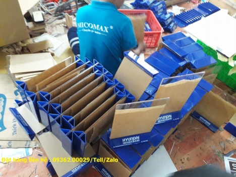 Kệ đựng tài liệu để bàn , kệ đựng catalog mica