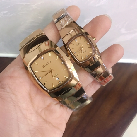 Đồng hồ đeo tay cặp đôi phụ kiện gắn kết tình cảm của những cặp đôi yêu 