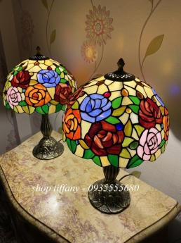 Đèn Tiffany Họa Tiết Hoa Hồng Đỏ Thắm.