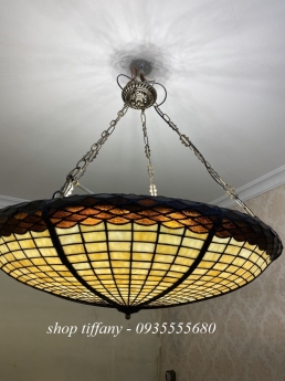 Đèn trần tiffany phong cách âu cổ điển.