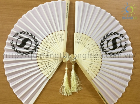 Quạt lụa nan tre in ấn theo yêu cầu thiết kế