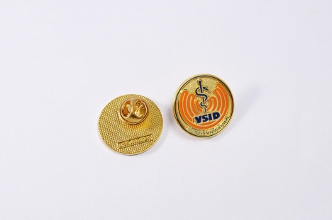 Brandde sản xuất và cung cấp Huy hiệu cài áo in ấn logo tương hiệu