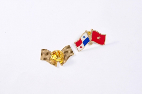 Brandde sản xuất và cung cấp Huy hiệu cài áo in ấn logo tương hiệu