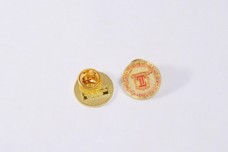Brandde sản xuất và cung cấp Huy hiệu cài áo in ấn logo tương hiệu
