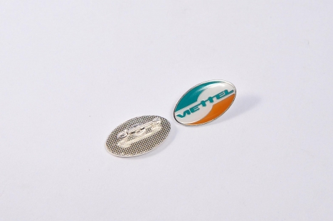 Brandde sản xuất và cung cấp Huy hiệu cài áo in ấn logo tương hiệu