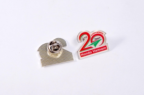 Brandde sản xuất và cung cấp Huy hiệu cài áo in ấn logo tương hiệu