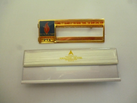 Biển tên in logo ( name tag )