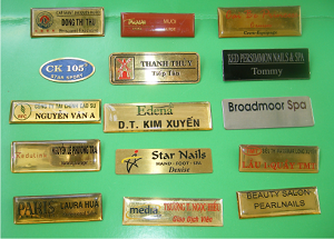 Biển tên in logo ( name tag )